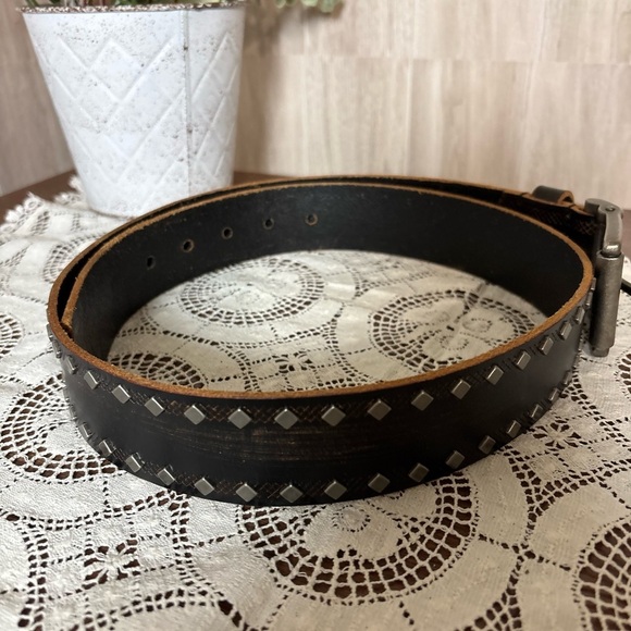 Vintage leather belt calvin klein mens | eBay Calvin Klein Vintage Men\'s Brown Rustic Leather Belt with Silver Buckle Western